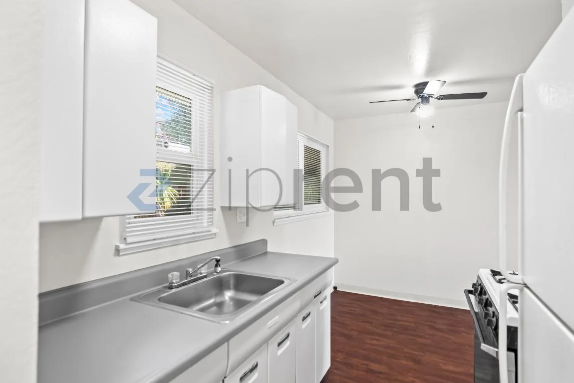 24035 2nd St Hayward, CA 94541 photo 2