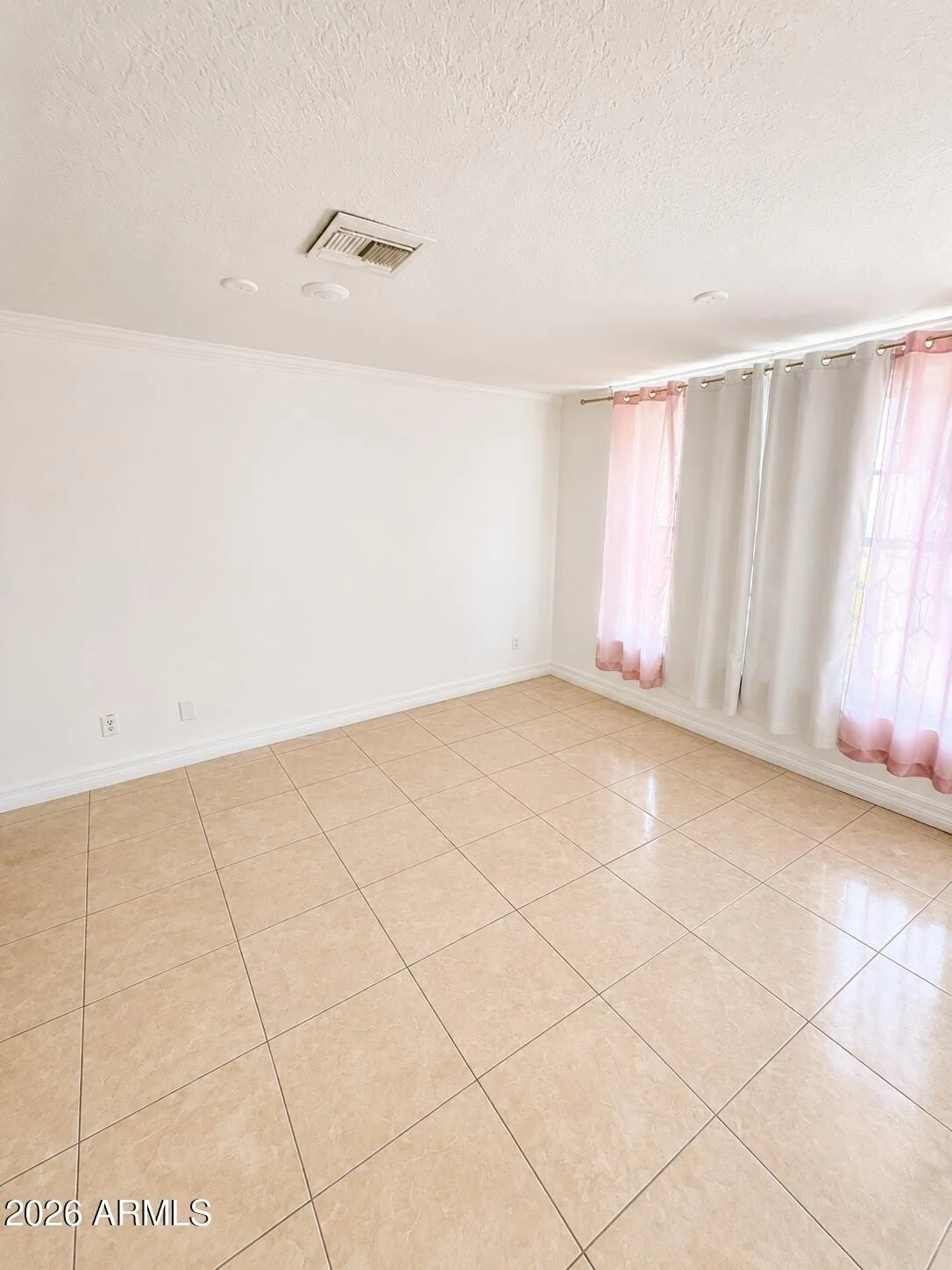 5540 W GLENDALE Avenue photo 3
