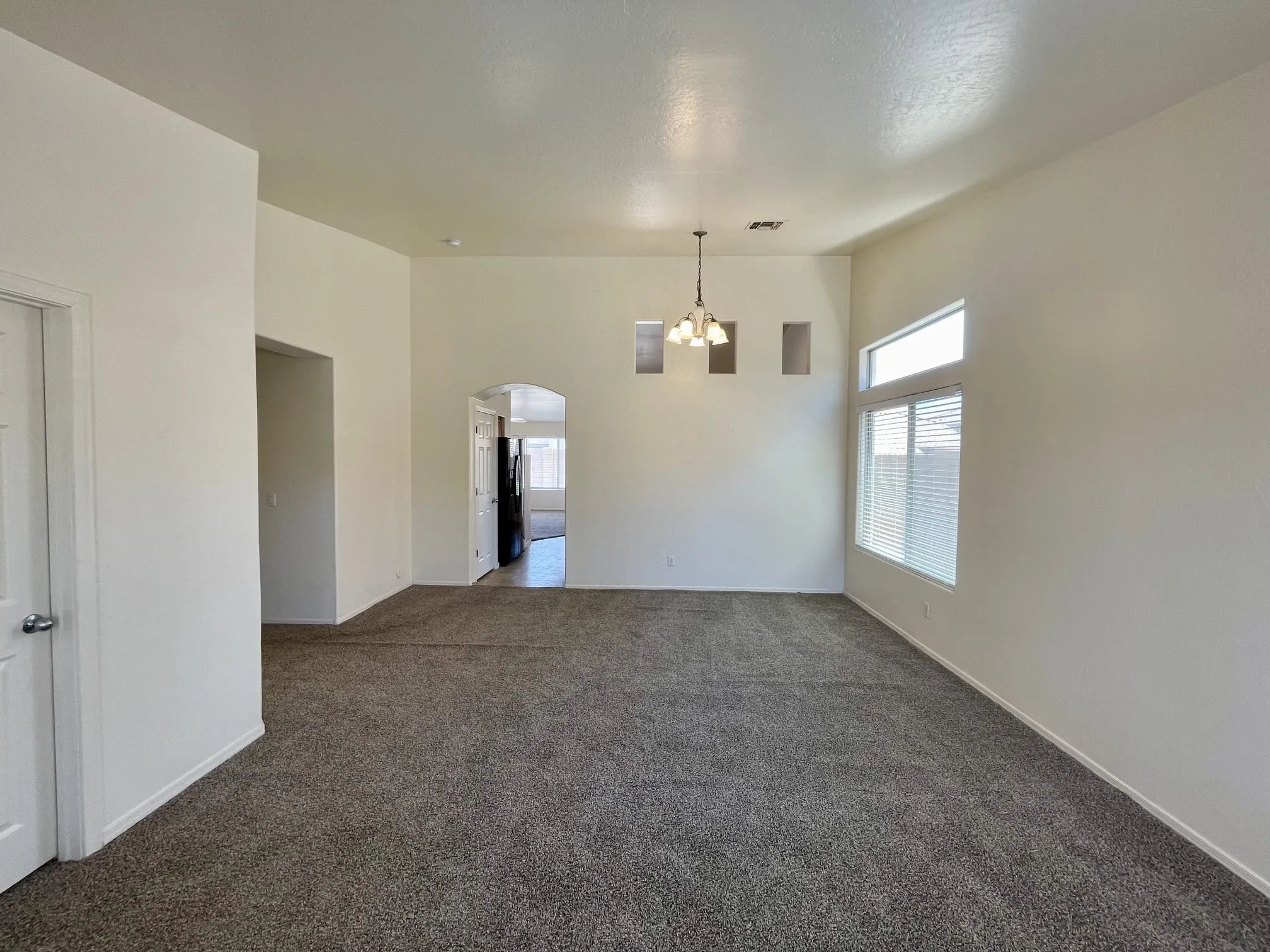 25853 W Elizabeth Ave photo 4