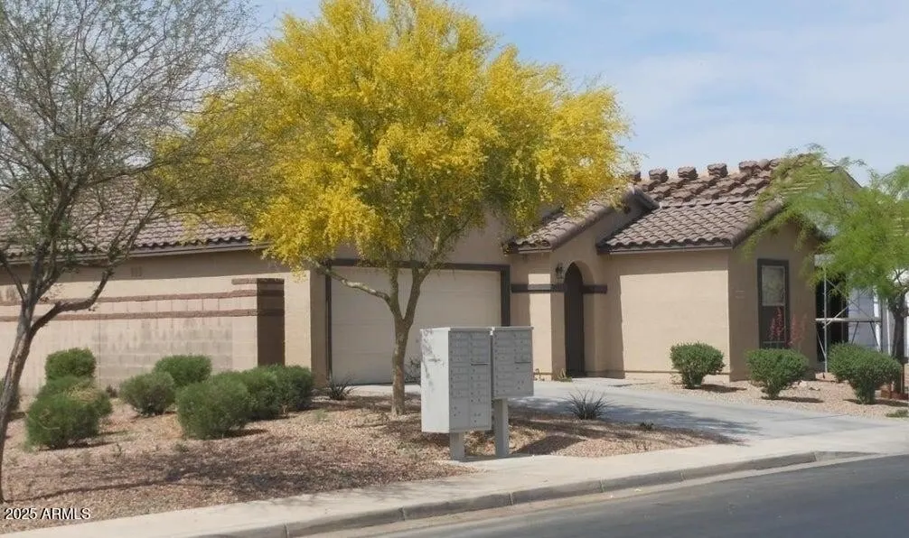 40250 W GREEN Court photo 4
