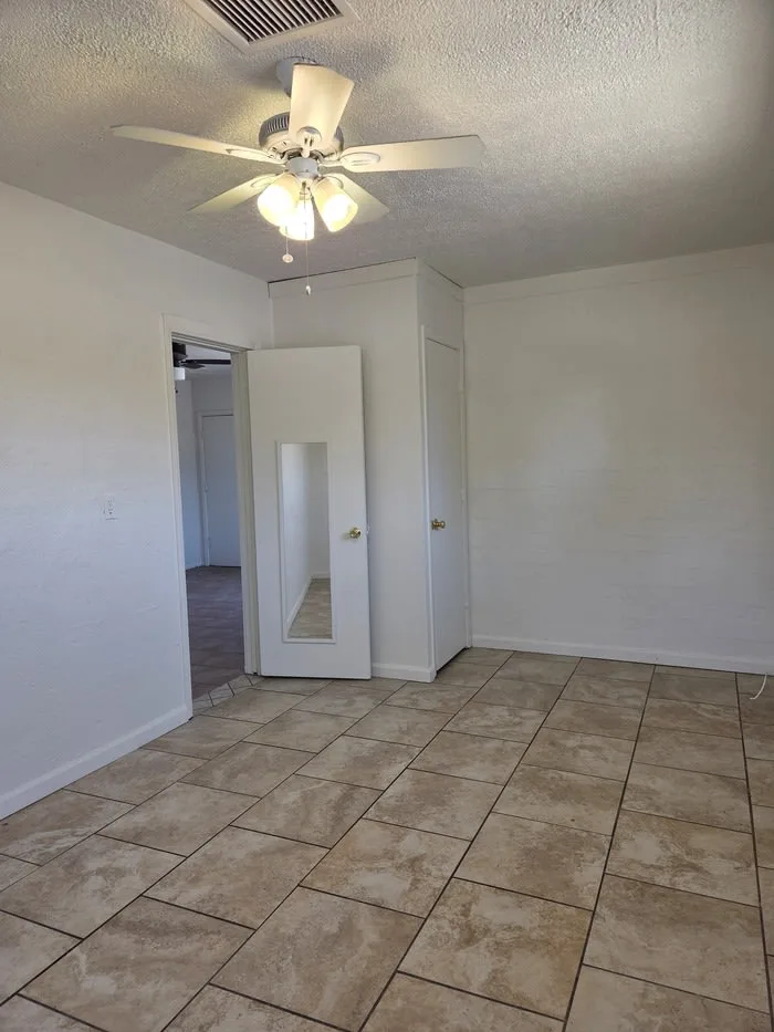 319 S Hobson photo 3