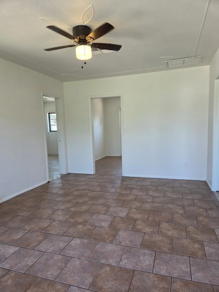 319 S Hobson photo 2