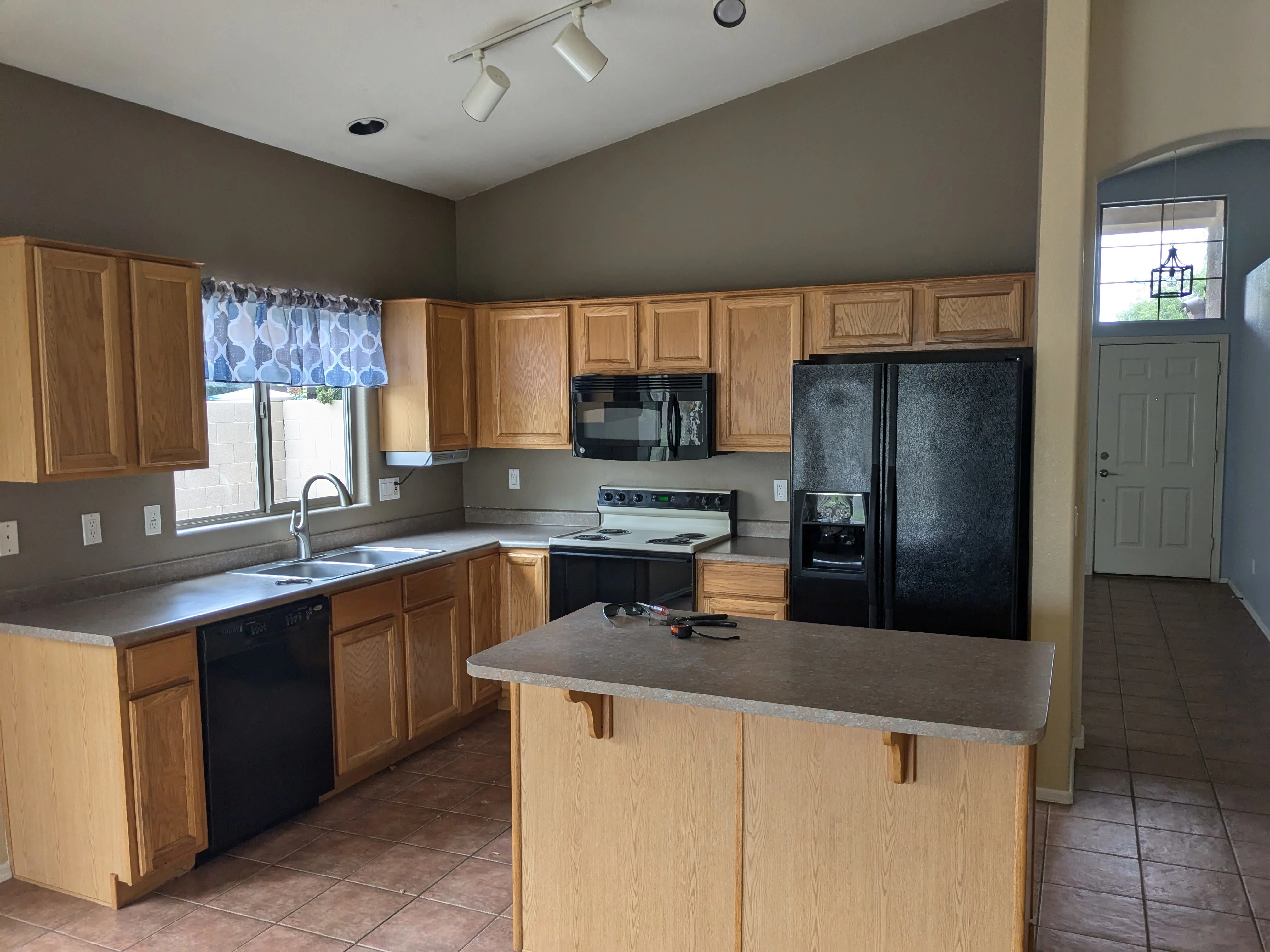 610 South Voyager Drive photo 3