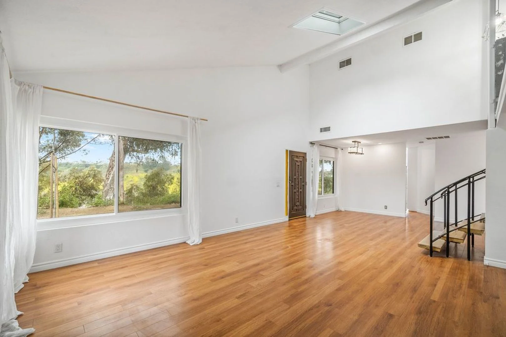 Coming Soon La Jolla UTC Renovated 3 bd /2 ba Townhome with Garage, Private Patio, + more! photo 2