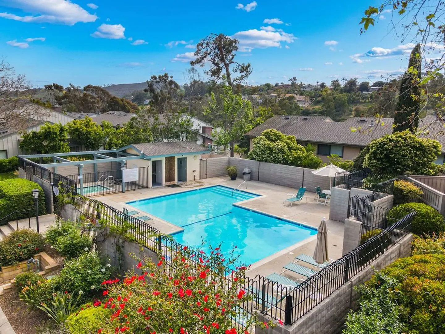 Coming Soon La Jolla UTC Renovated 3 bd /2 ba Townhome with Garage, Private Patio, + more! photo 5