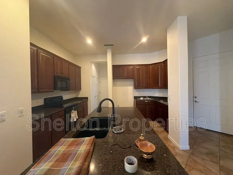 25207 W Centre Ave photo 3
