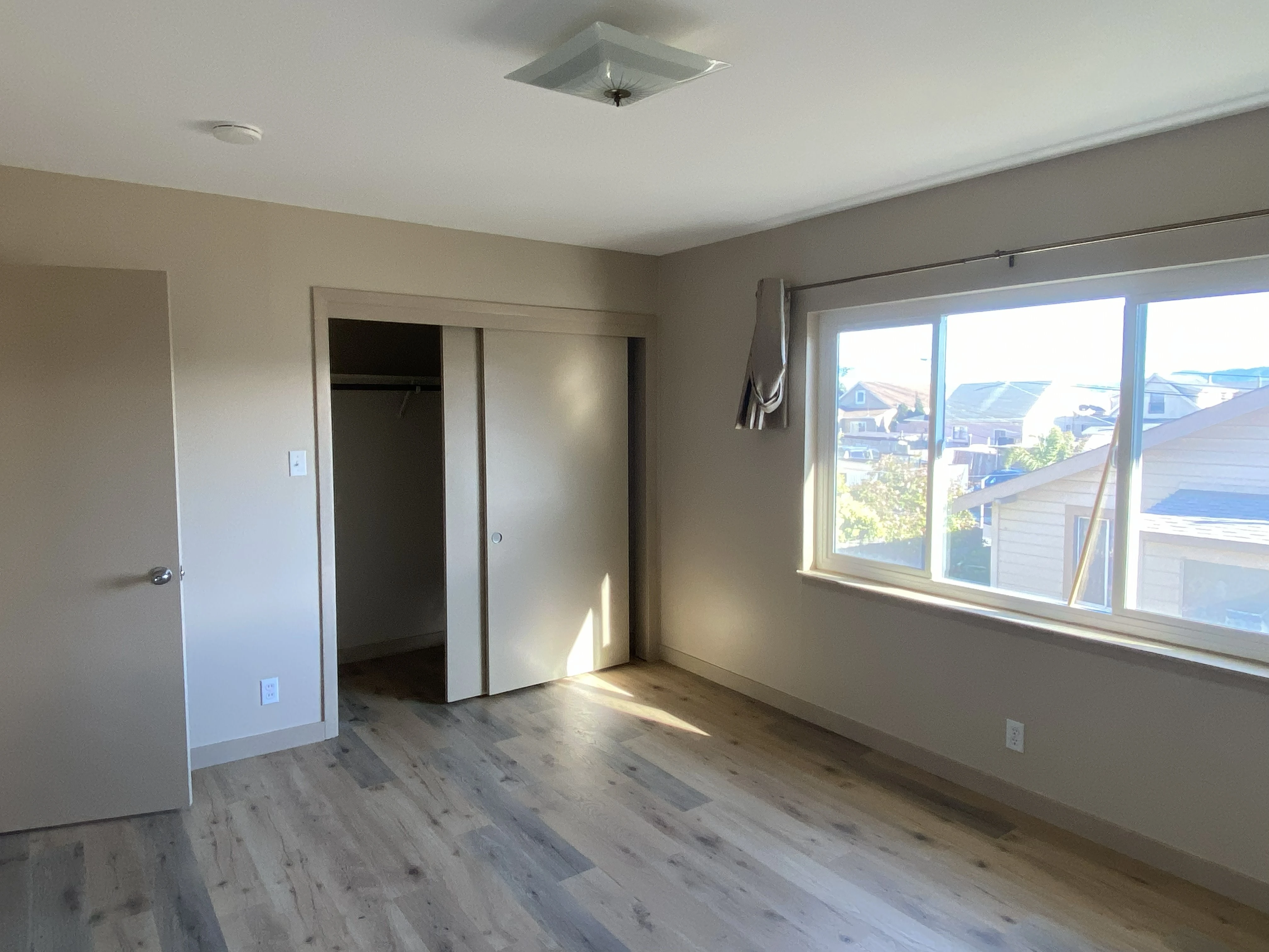 561 Miller Avenue photo 4