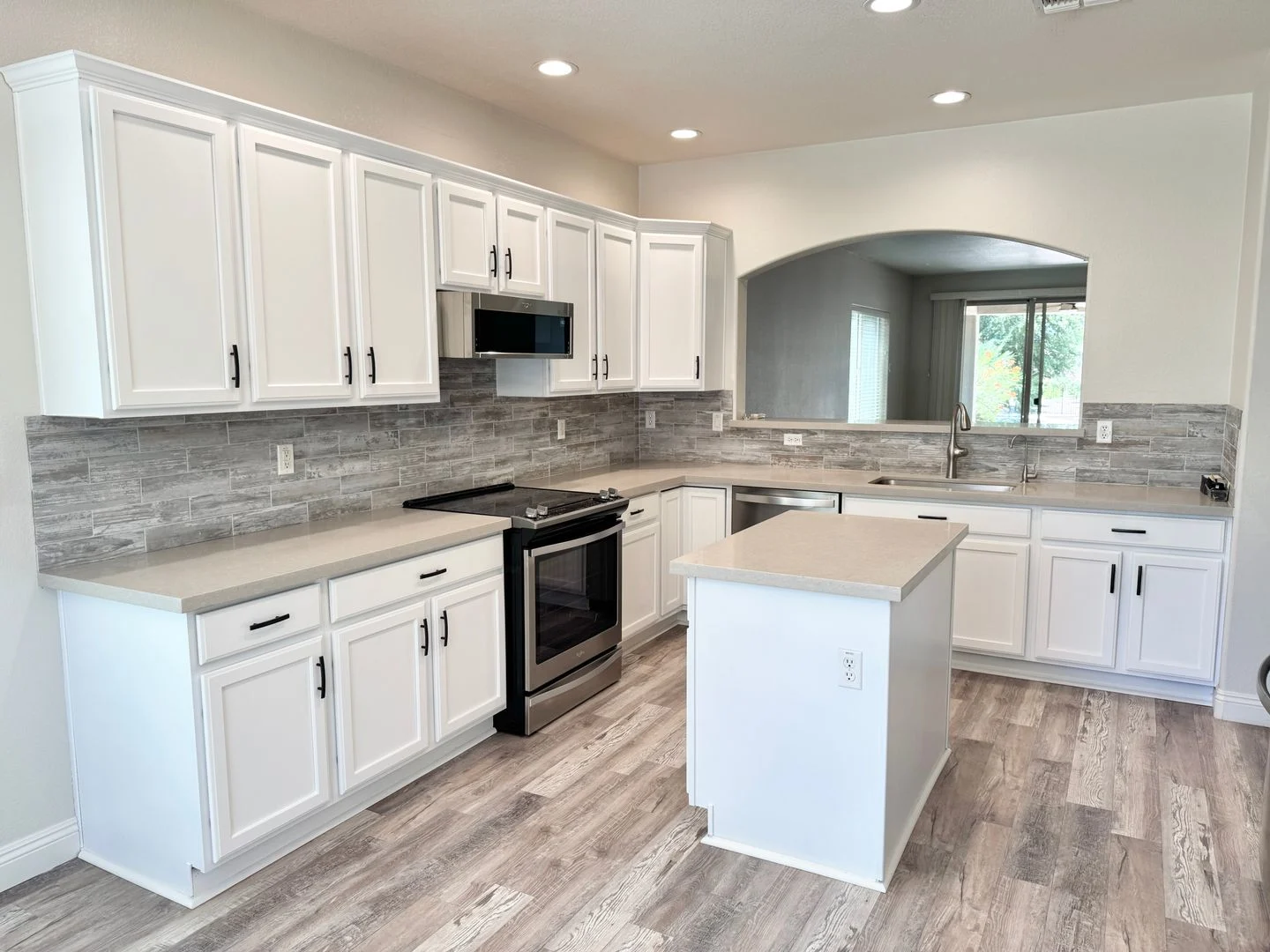 Pristine Single Level 3 Bedroom Home In The Sought After Gated Lagos Vistoso Community in Chandler! photo 4