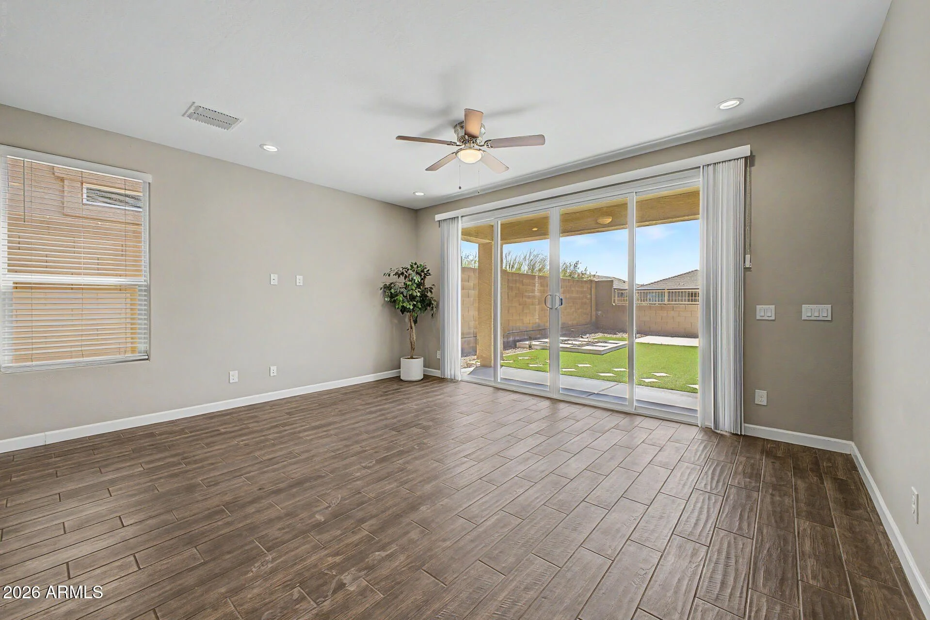 2011 W YELLOWBIRD Lane photo 4