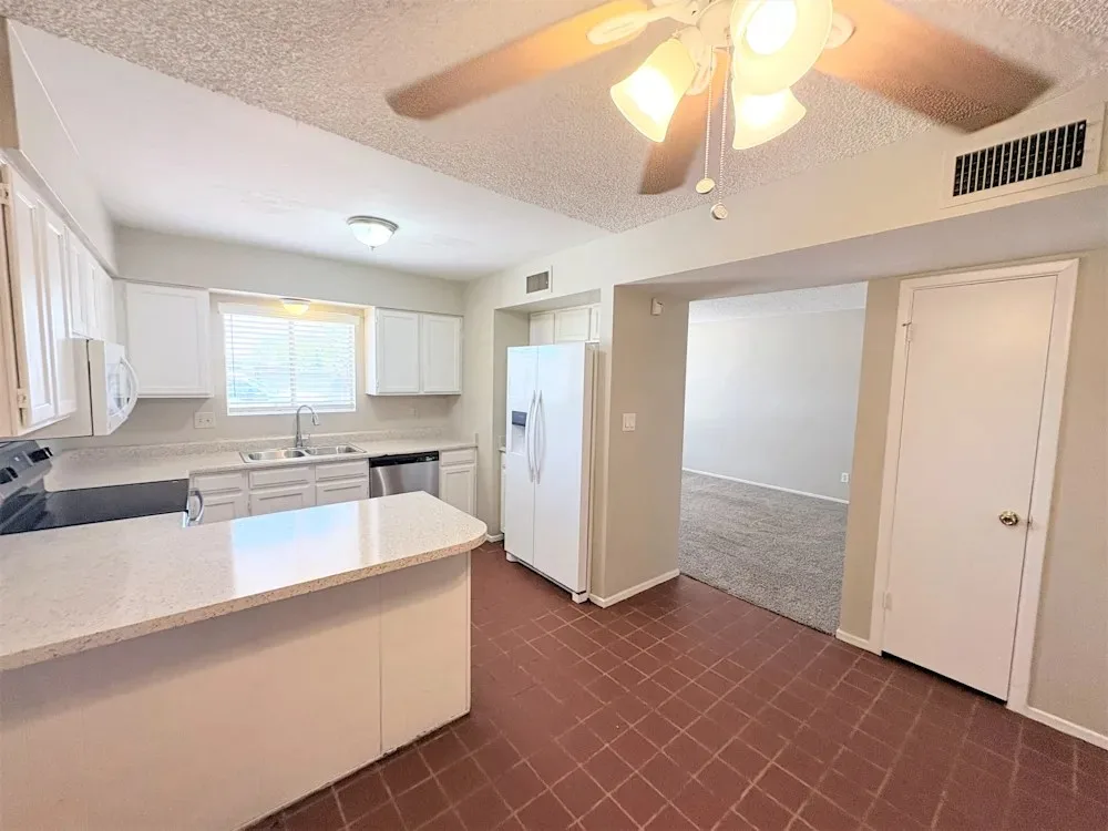 216 N Kachina photo 4
