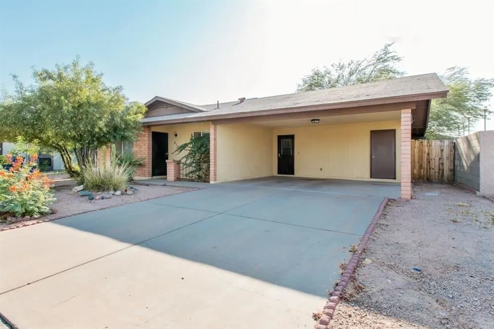 216 N Kachina