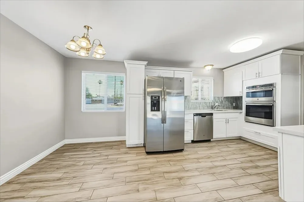 1811 E Palmcroft Dr photo 2