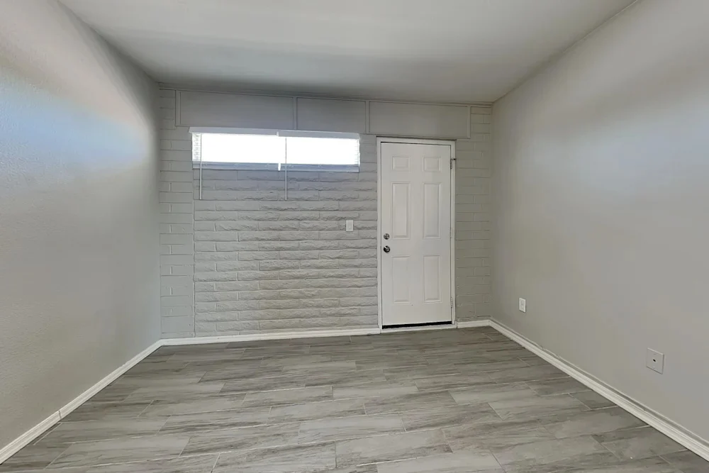 1811 E Palmcroft Dr photo 4