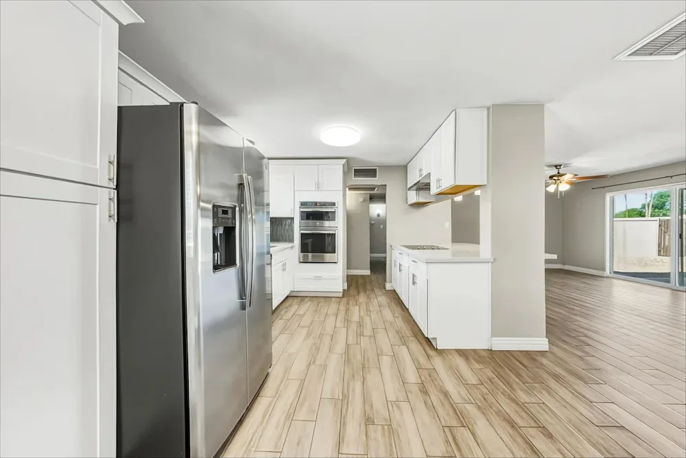 1811 E Palmcroft Dr photo 3