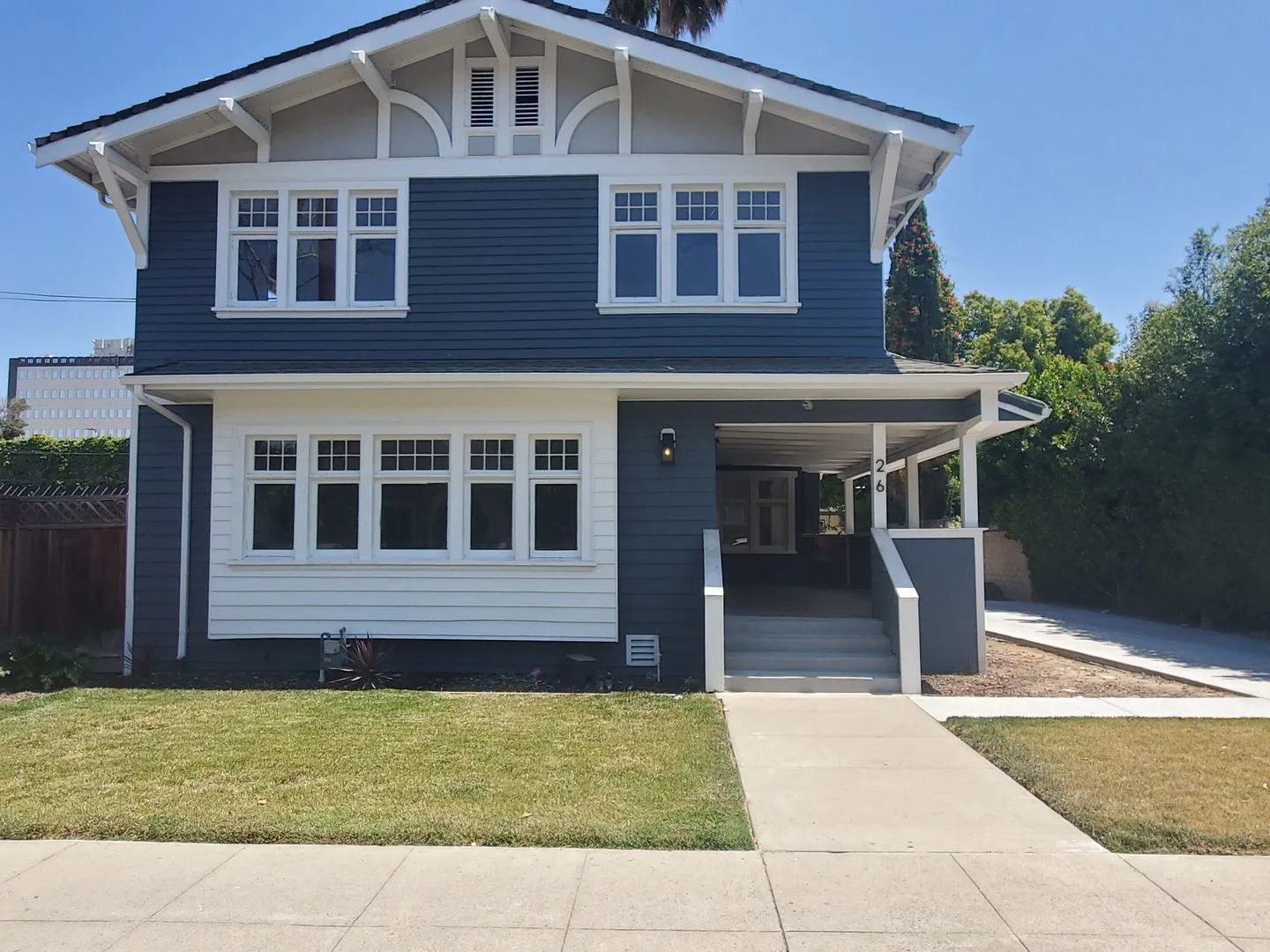 Spacious 5-bedroom Craftsman Home In A Prime Location photo 3