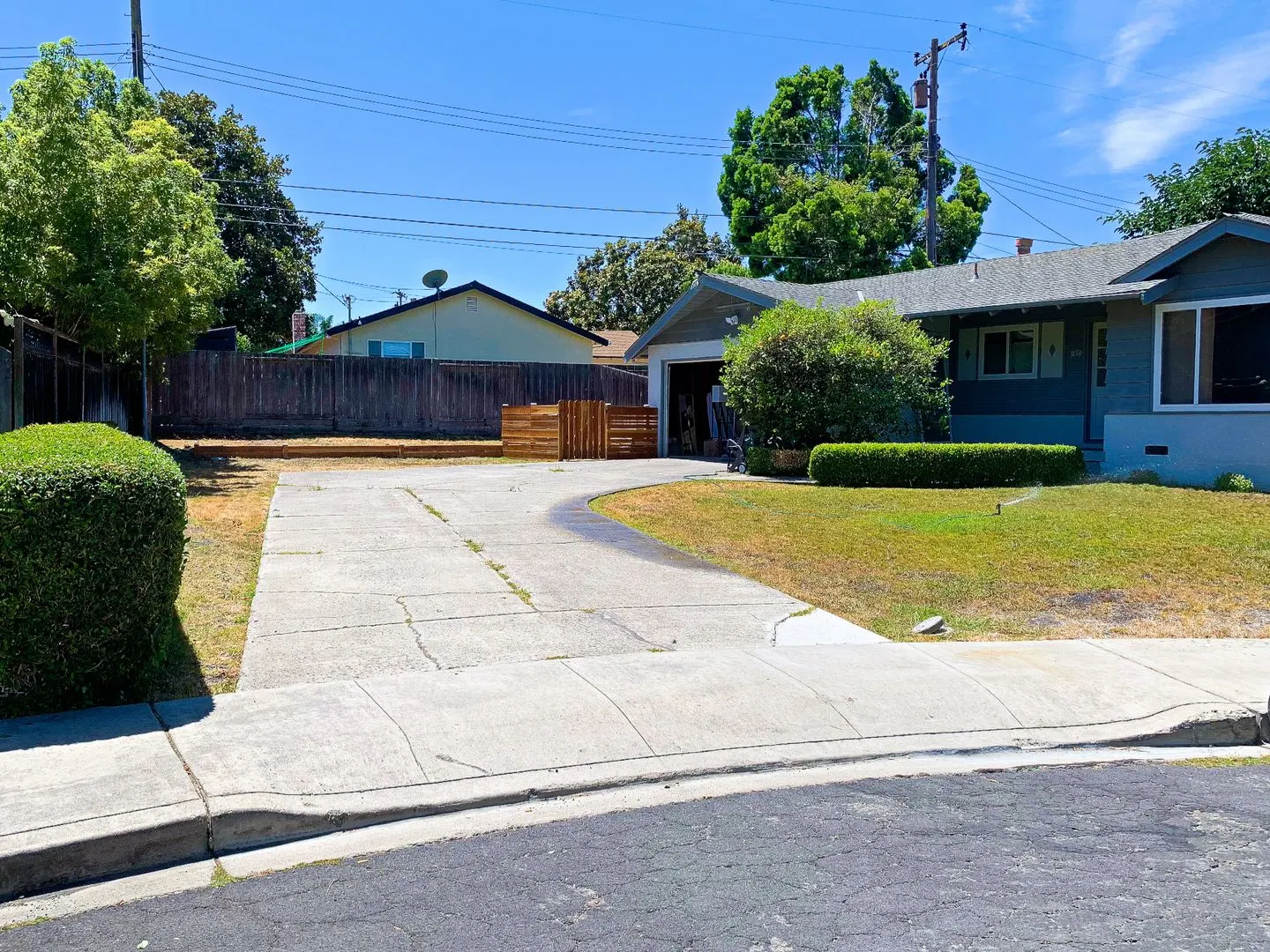 $4695 - 3 Bd/2 Ba Santa Clara Home on cul-de-sac with large backyard-Pets Possible with approval! photo 2