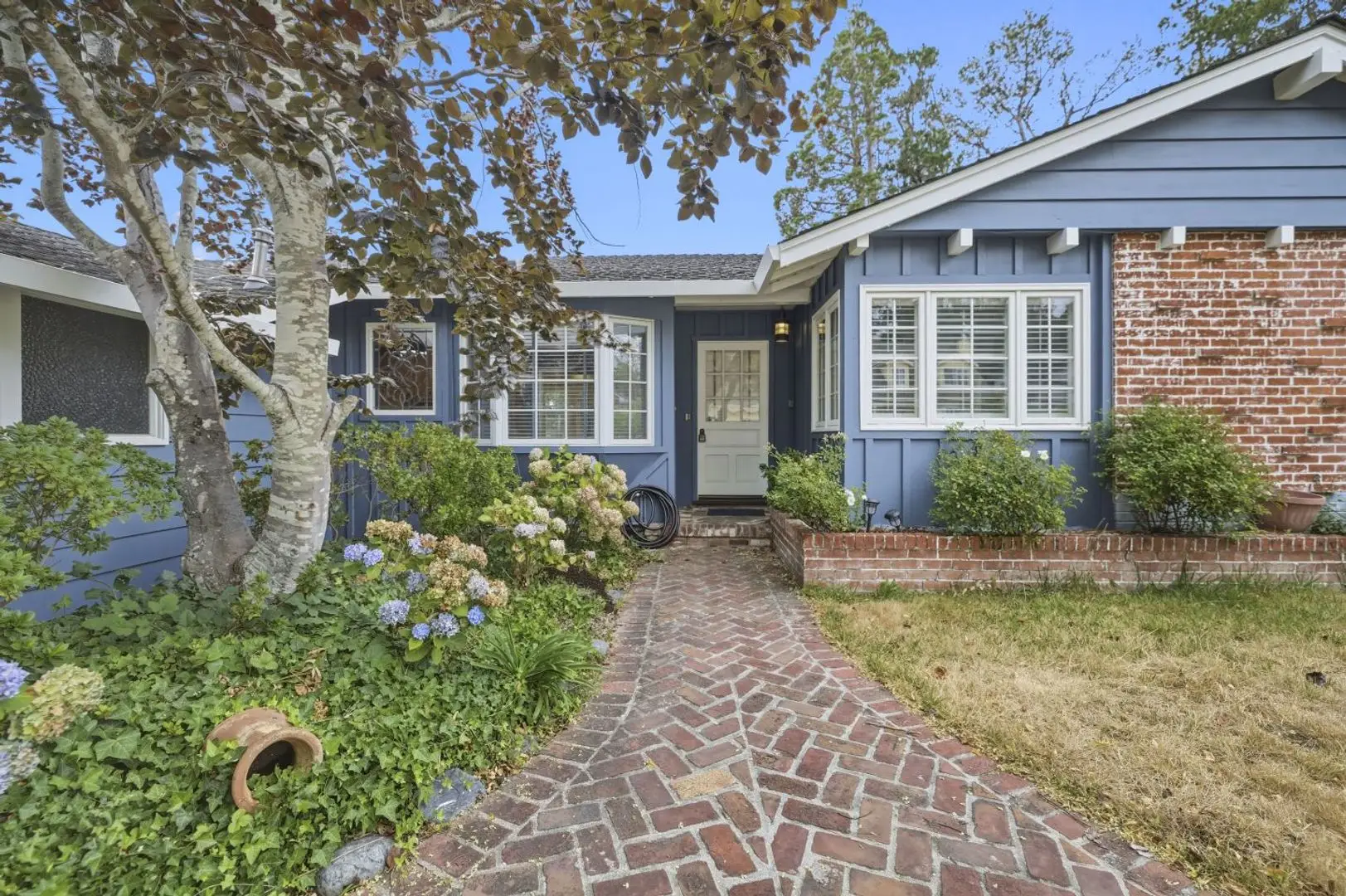 Updated 4 Bed, 2 Bath Home With Canyon Views! photo 3