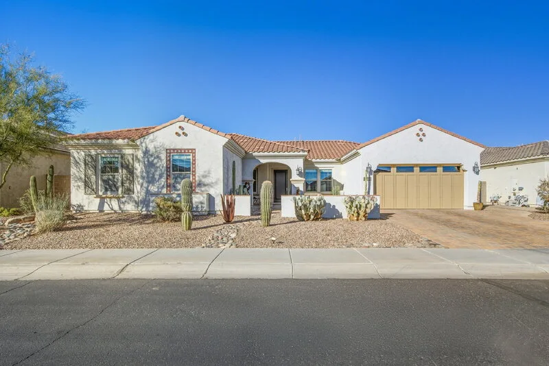 3930 E Iris Dr photo 4
