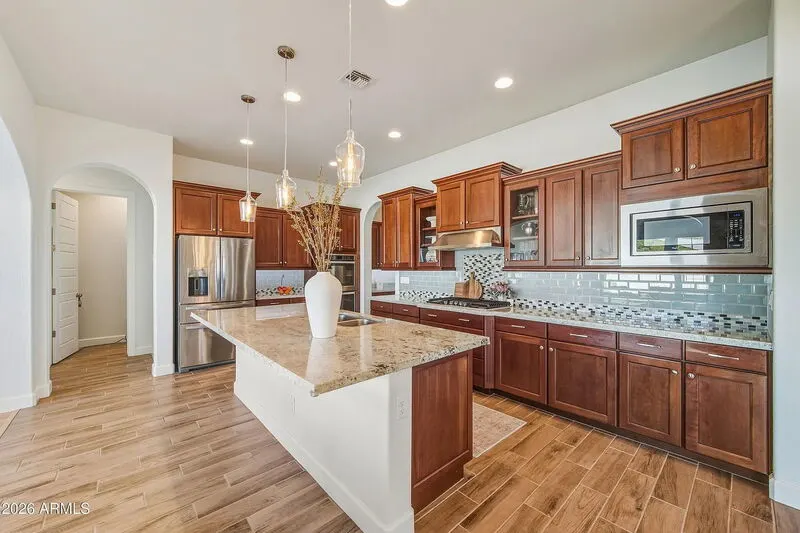 3930 E Iris Dr photo 5