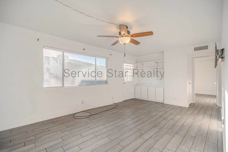 518 E Huntington Dr photo 5