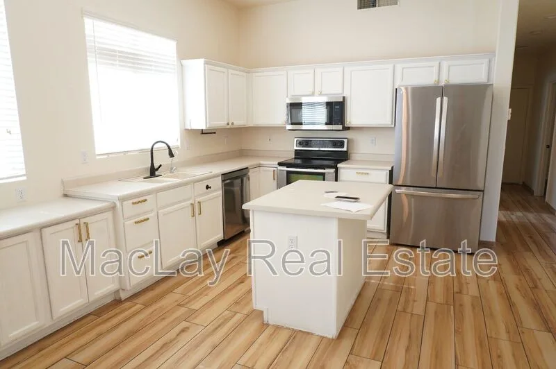 1573 W Morelos St photo 4