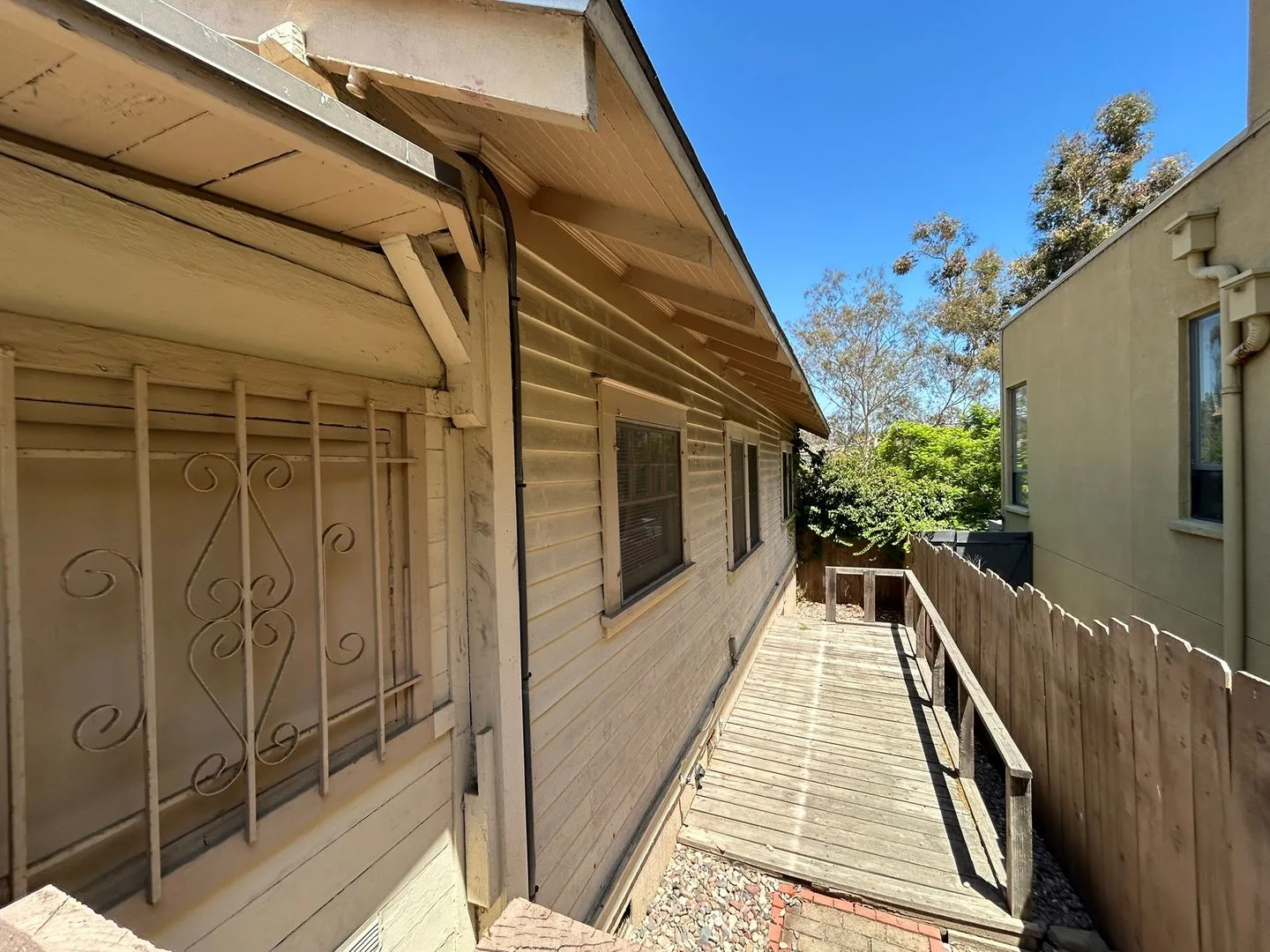 Detached Cottage In Cortez Hills! photo 3