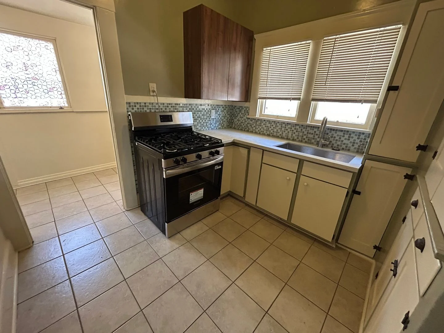 Detached Cottage In Cortez Hills! photo 5