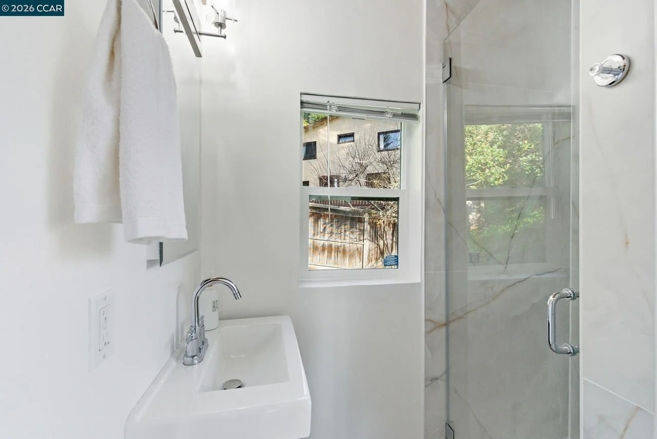 1BR/2BA Single Family House on Dwight Way · Berkeley photo 5