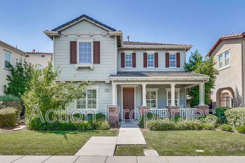 675 W Esplanade Dr Mountain House, CA 95391