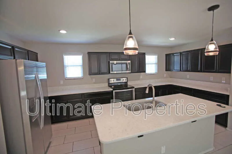 11694 N 166th Dr photo 3