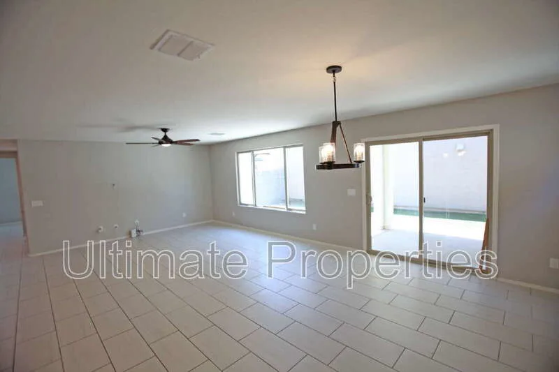 11694 N 166th Dr photo 5