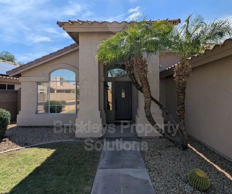 929 N Quail Ln photo 4