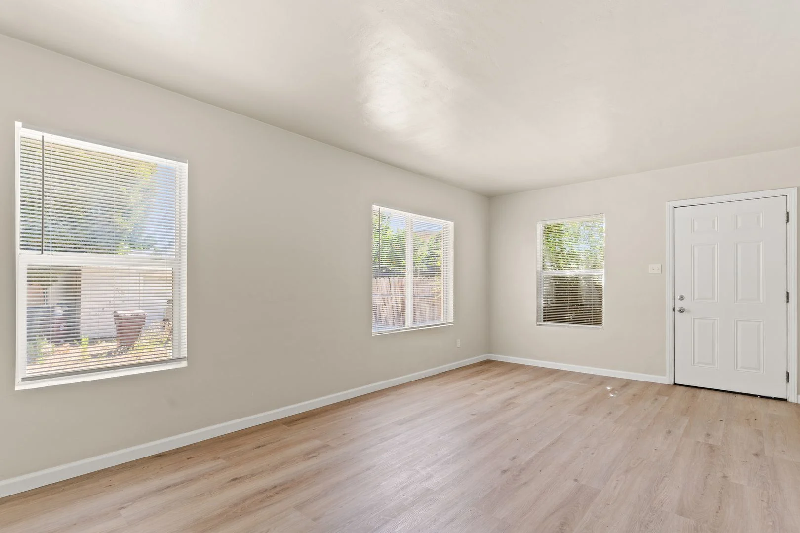 Fully Remodeled Oakland 2 Bed w/ Off-Street Parking & Beautiful Cabinets photo 2