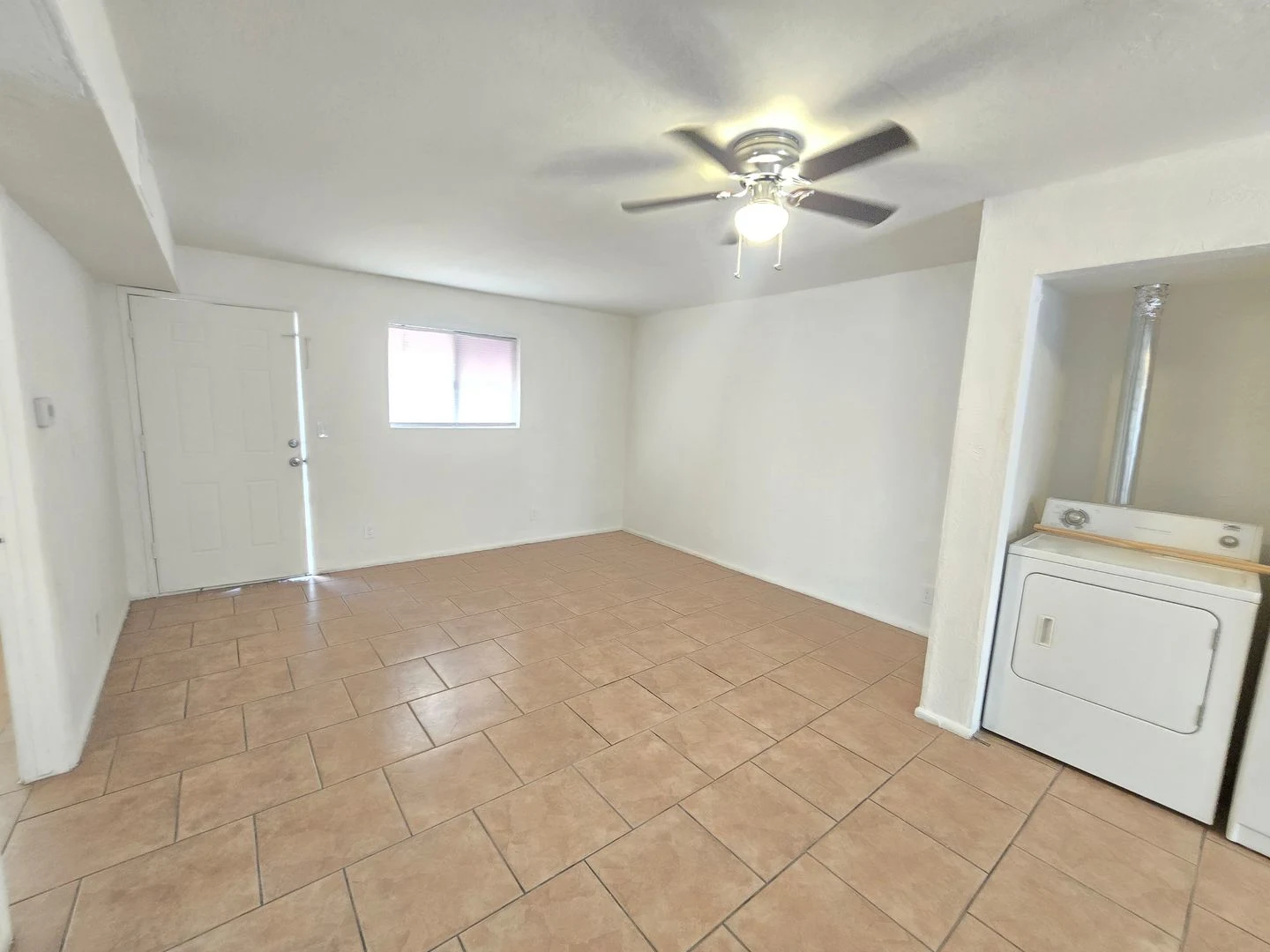 2 Bed 1.5 Bath Utilites Included photo 4