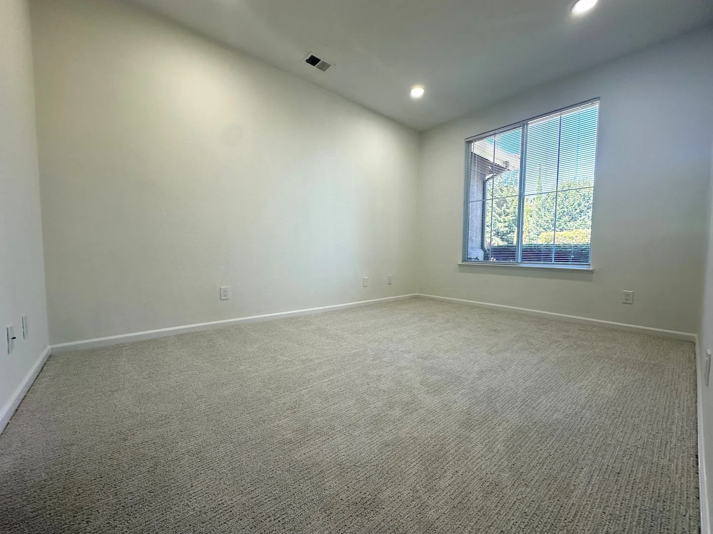 Gorgeous 4 Bed 2 Bath single story in Deer Ridge! photo 5