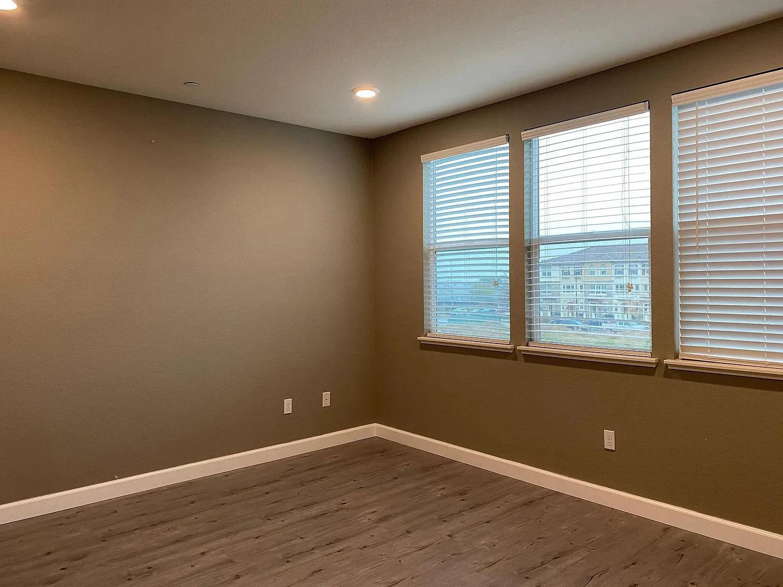 509 Clover Cir photo 2