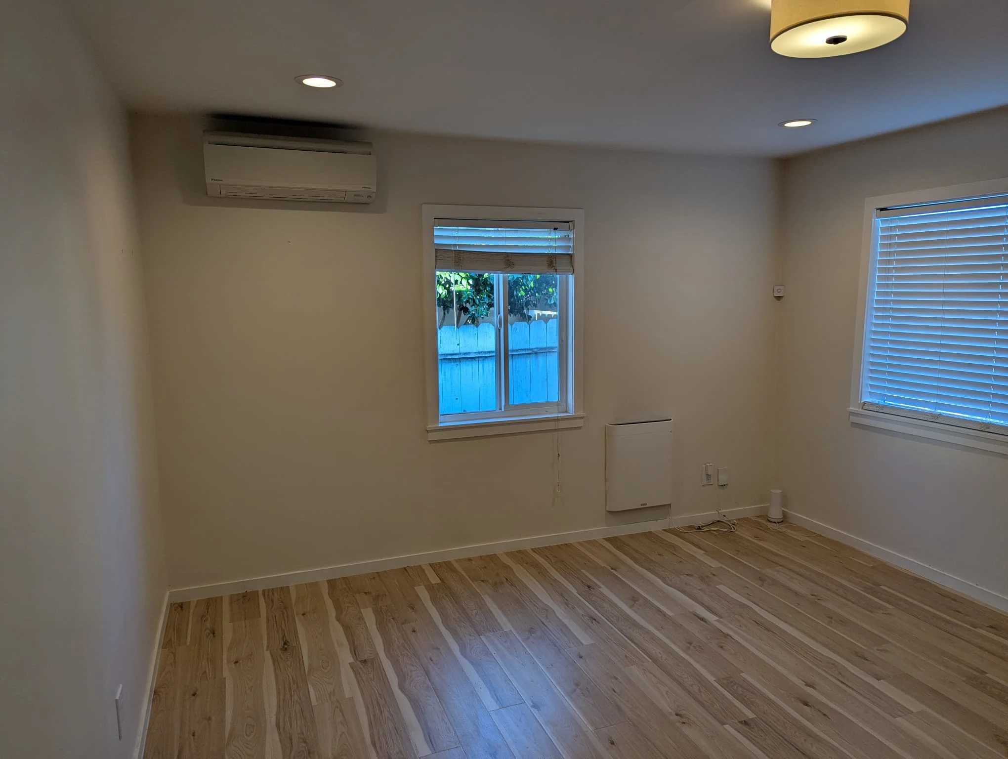 2832 Lincoln Avenue photo 3