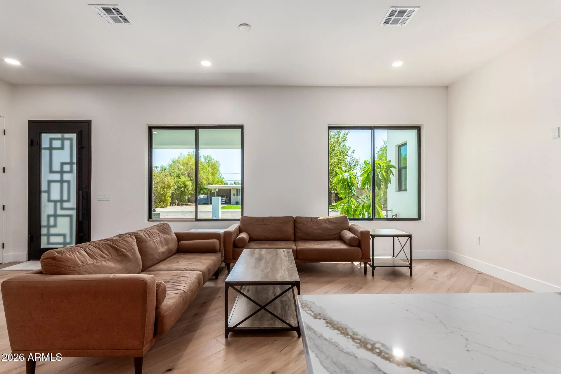 3014 E Avalon Dr photo 3