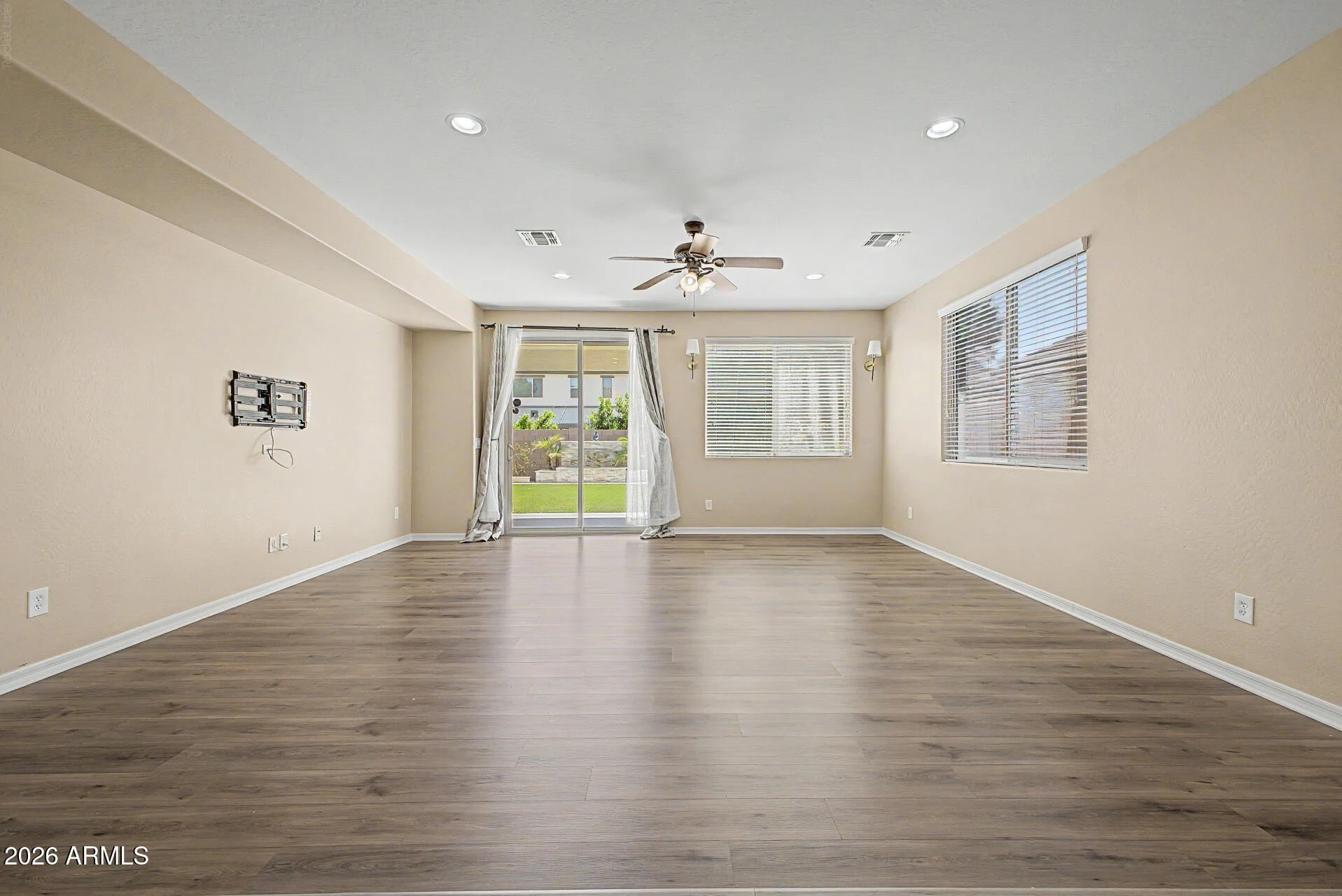 2531 E Eleana Ln photo 5
