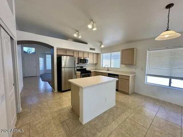 547 W Bluefield Ave photo 5