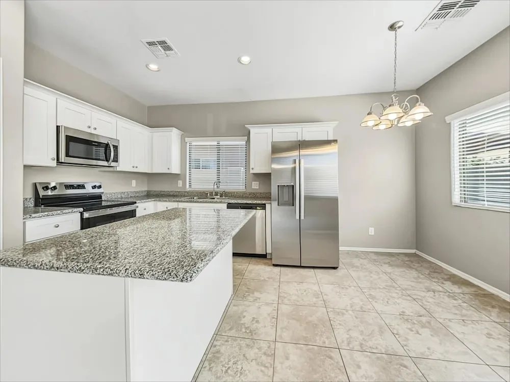 1606 S 79th Ln photo 3