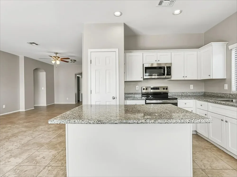 1606 S 79th Ln photo 2