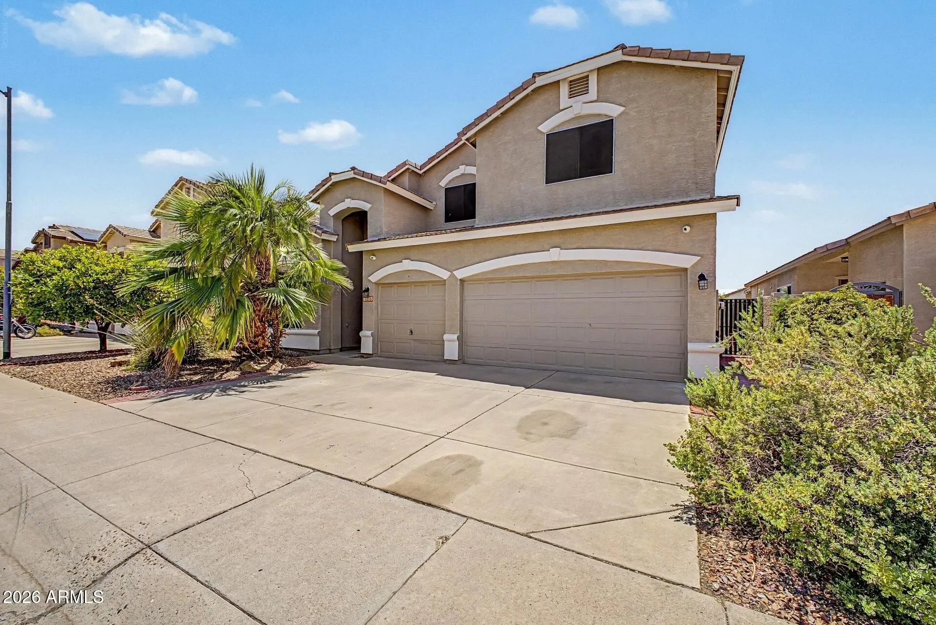 1015 E Irma Ln photo 4