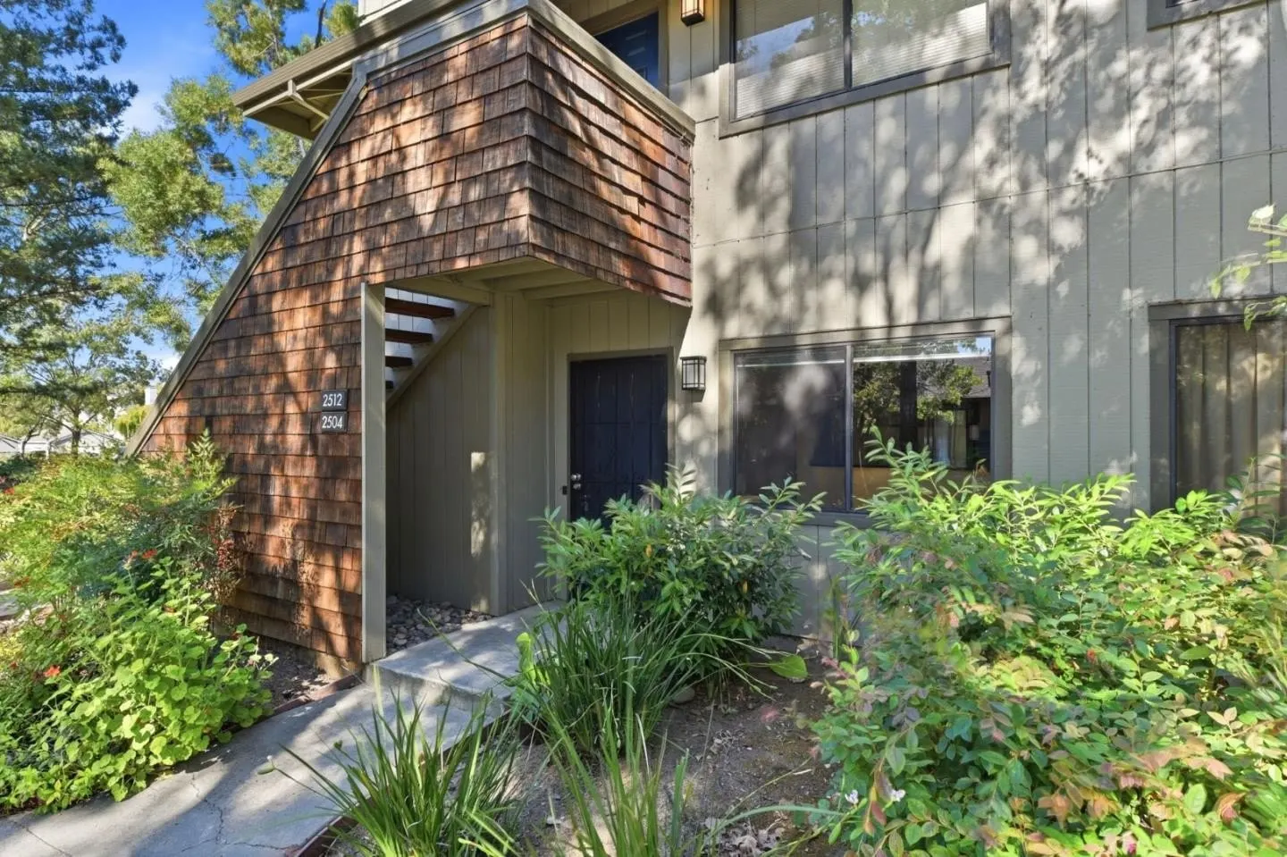 2504 La Terrace CIR photo 2