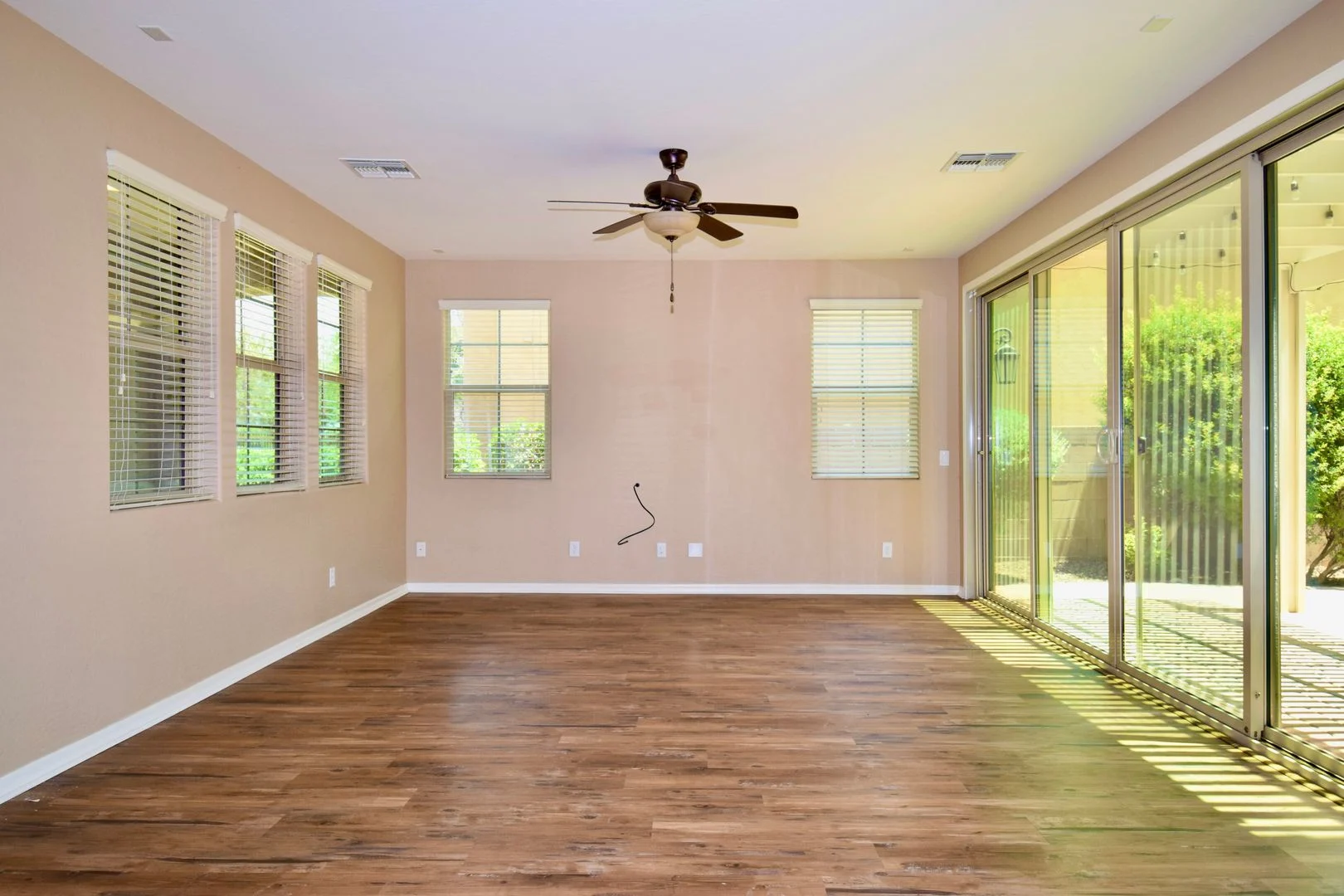 Beautiful 3 Bedroom With A Loft In Cooley Station! photo 5