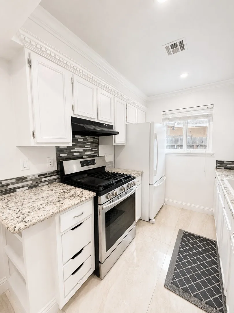 604 Ester Way photo 5
