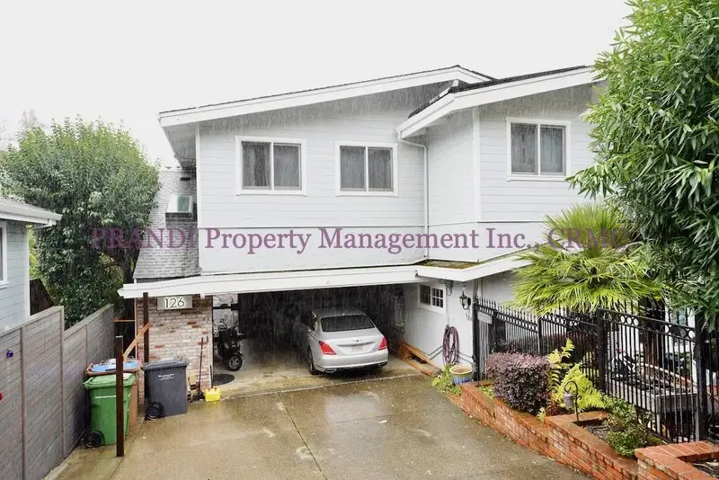 126 Hawthorne Ave unit A photo 2