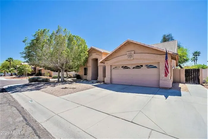 2933 E Verbena Dr photo 4