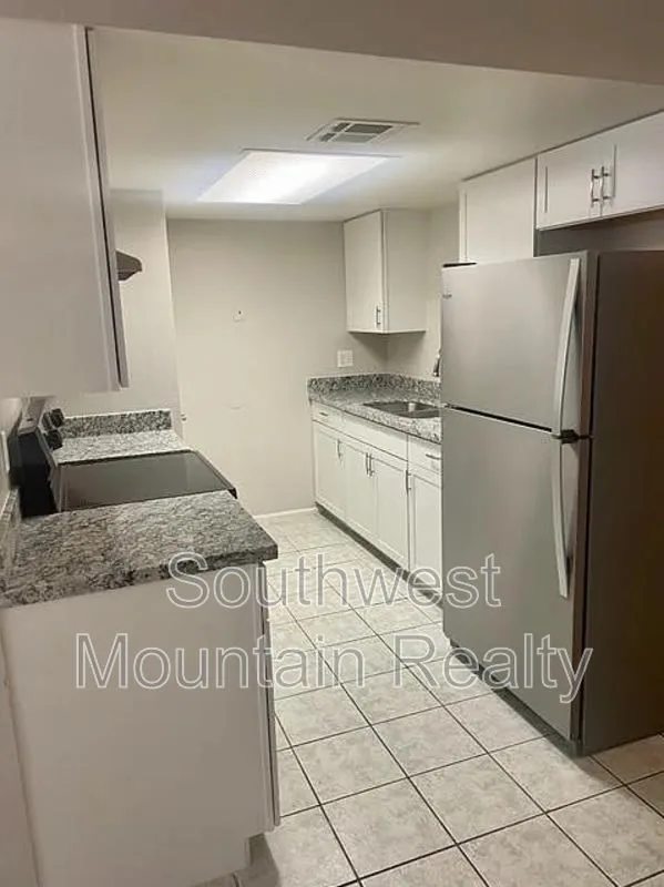 133 E Ingram St photo 3
