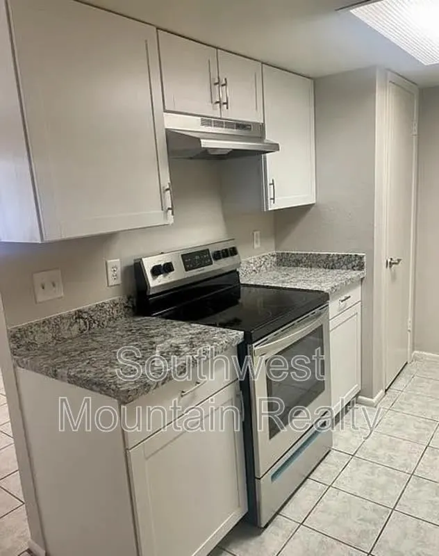 133 E Ingram St photo 5